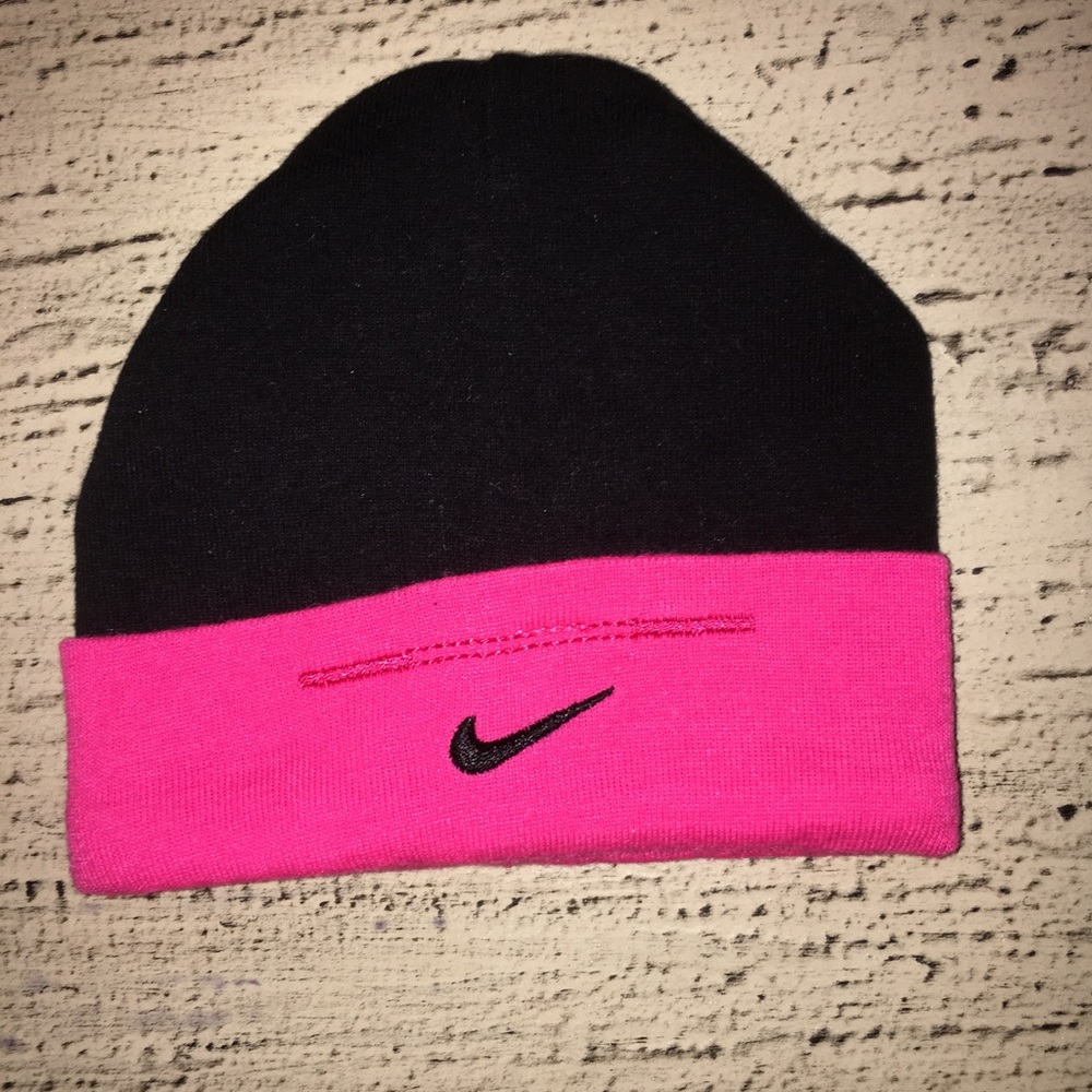 NIKE BABY HAT-SIZE 0-6 MONTHS. SO CUTE-LIKE NEW. YOU WILL LOVE THIS ADORABLE HAT
